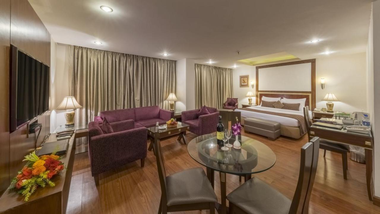 Hotel Hindusthan International, بوهفانيشفار المظهر الخارجي الصورة