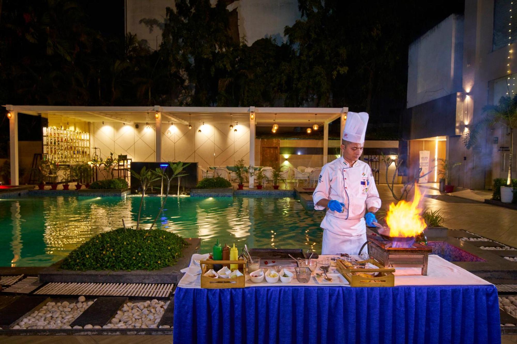 Hotel Hindusthan International, بوهفانيشفار المظهر الخارجي الصورة