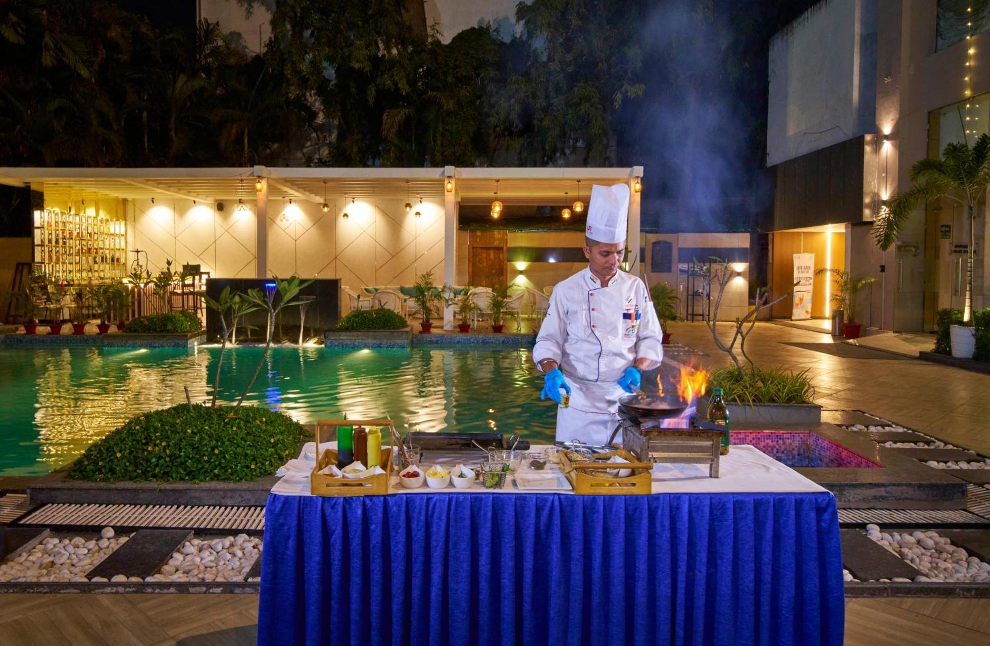 Hotel Hindusthan International, بوهفانيشفار المظهر الخارجي الصورة