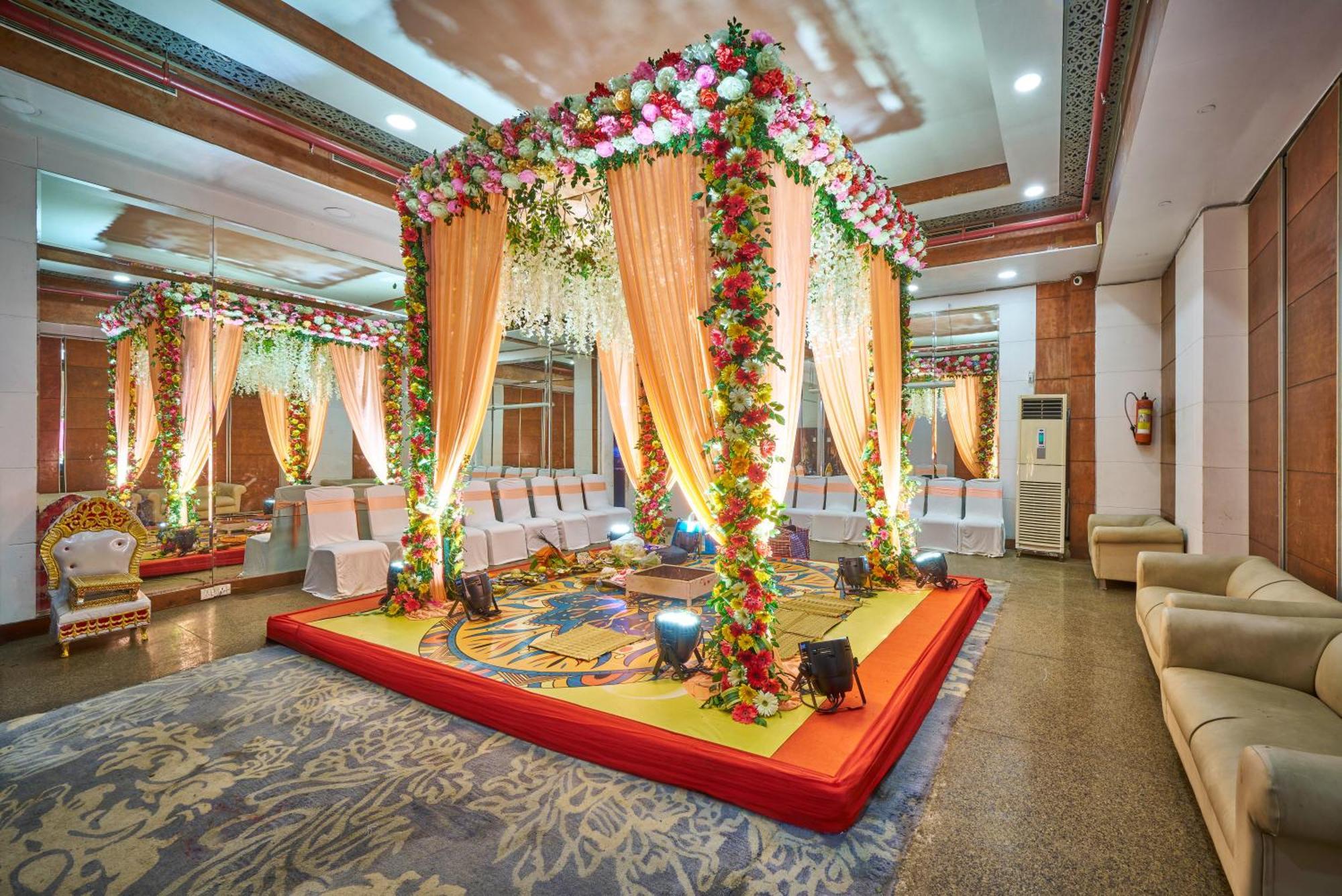 Hotel Hindusthan International, بوهفانيشفار المظهر الخارجي الصورة