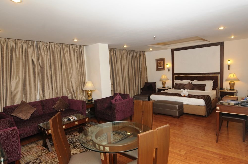 Hotel Hindusthan International, بوهفانيشفار المظهر الخارجي الصورة